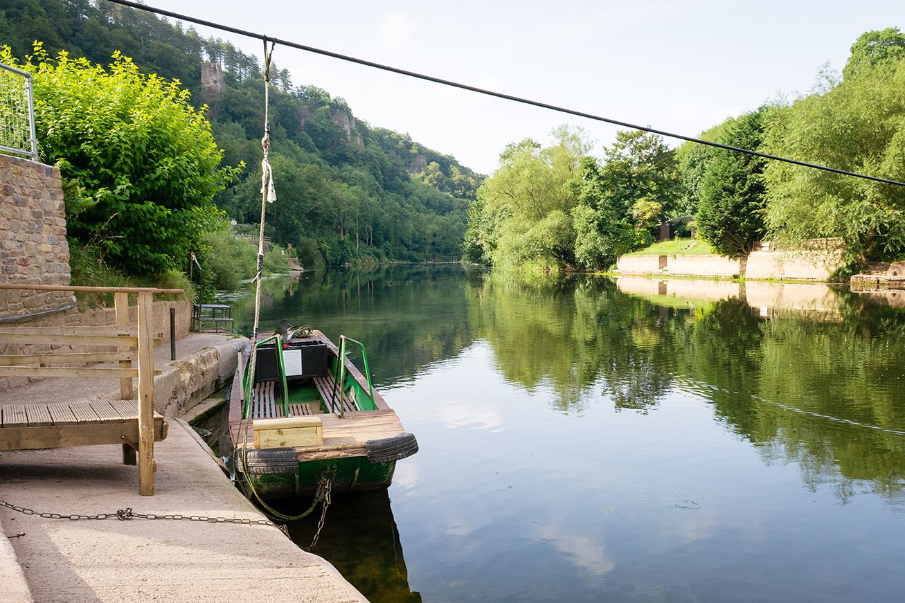 River,Ferry,At,Symonds,Yat